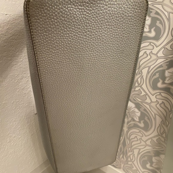 Tory!! EUC Tory Burch Huge Bag w/ Tassell - Picture 8 of 12